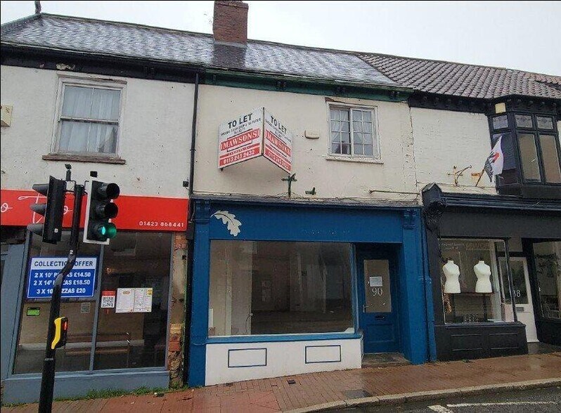 90 High St, Knaresborough à vendre - Photo du bâtiment - Image 2 de 8