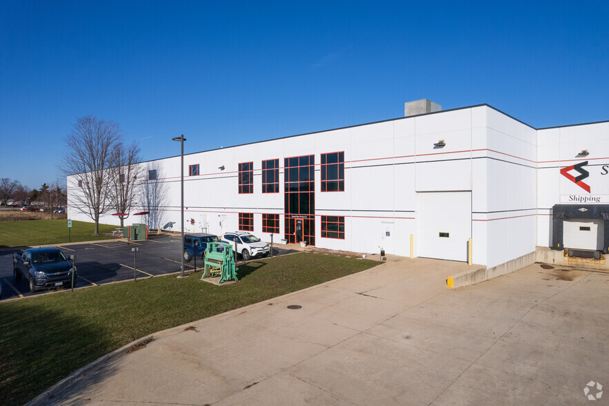 636 Schwab Cir, Romeoville, IL for lease - Building Photo - Image 1 of 8