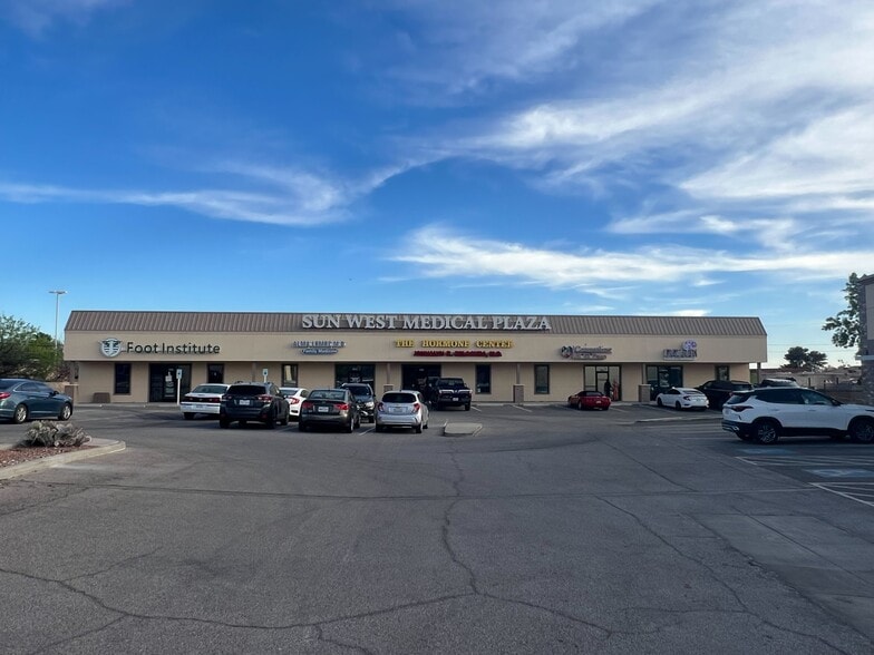 6955 N Mesa St, El Paso, TX for lease - Building Photo - Image 3 of 3