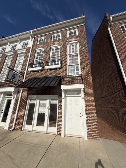 21315 W Catawba Ave, Cornelius, NC for lease - Building Photo - Image 2 of 2