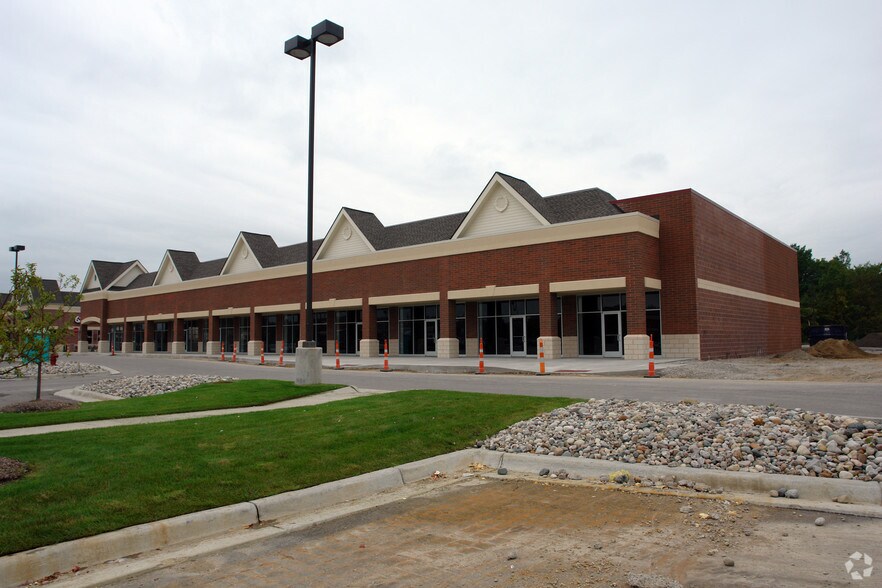5709-5773 E 12 Mile Rd, Warren, MI à louer - Photo du bâtiment - Image 3 de 12