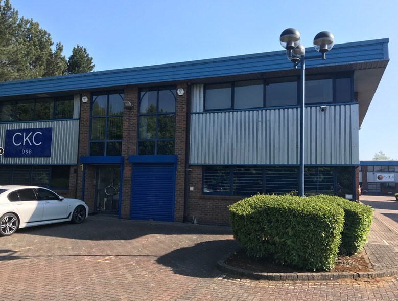 1-2 Vermont Pl, Milton Keynes for sale - Primary Photo - Image 1 of 4