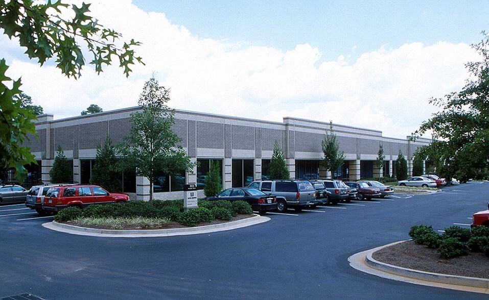 889 Franklin Rd, Marietta, GA à louer - Photo du bâtiment - Image 3 de 17