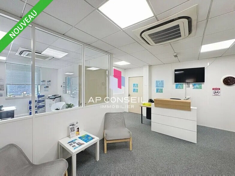 Office in Saint-Germain-en-Laye for lease - Interior Photo - Image 1 of 7