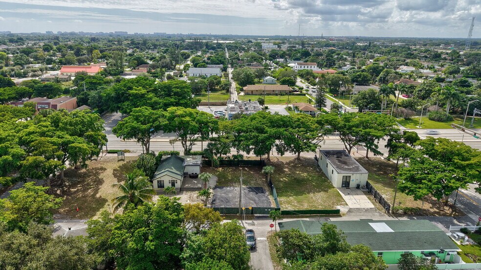 1107 Atlantic Ave, Delray Beach, FL à louer - Photo du bâtiment - Image 3 de 7