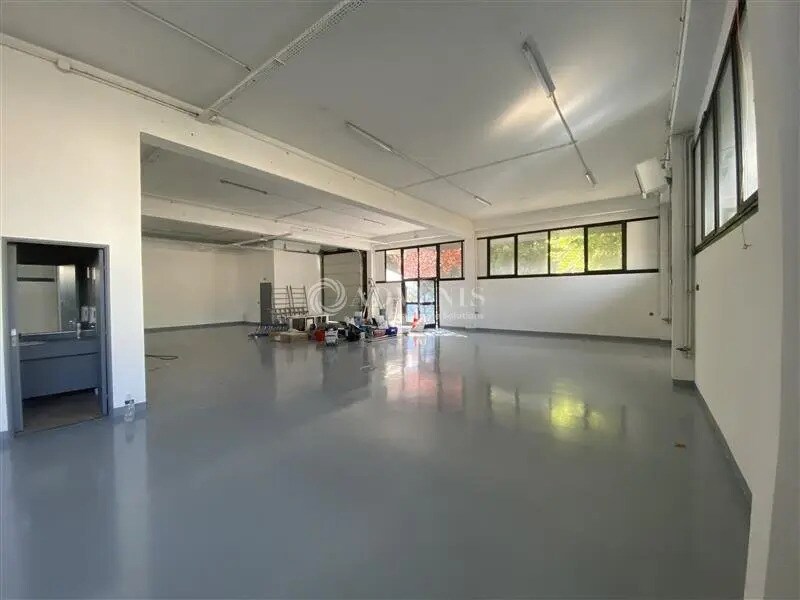 Flex in Nanterre for lease Interior Photo- Image 1 of 6