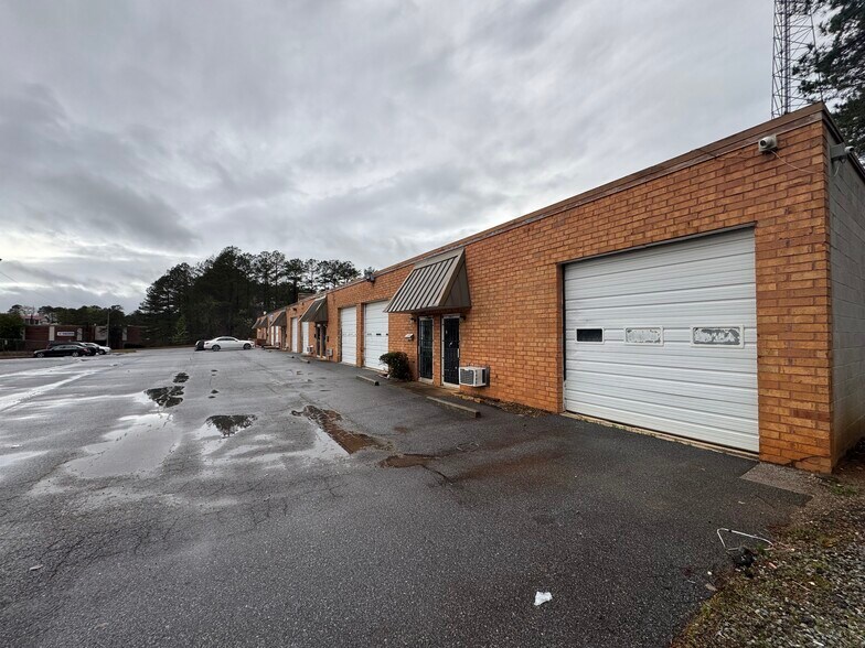 4764 Hammermill Rd, Tucker, GA à louer - Photo du bâtiment - Image 2 de 6