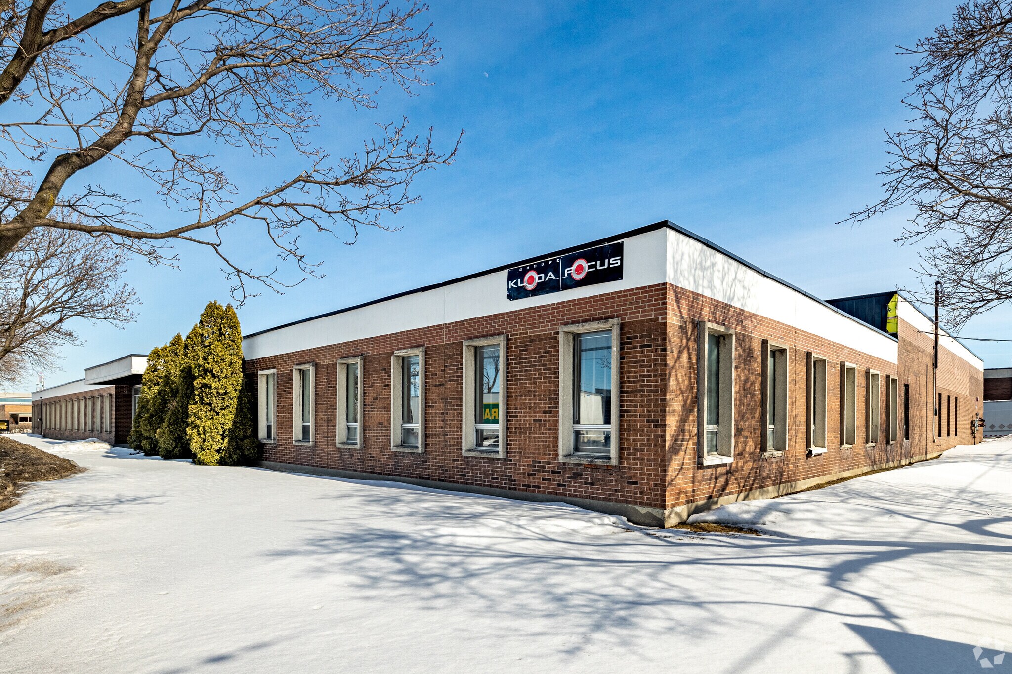 5588-5590 Av Royalmount, Montréal, QC for lease Primary Photo- Image 1 of 5