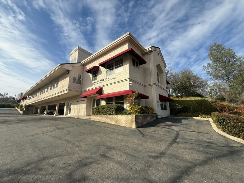 1950 Rosaline Ave, Redding, CA à louer - Photo du bâtiment - Image 2 de 3