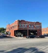 4302-4304 Bell St, Kansas City, MO for lease Building Photo- Image 1 of 2