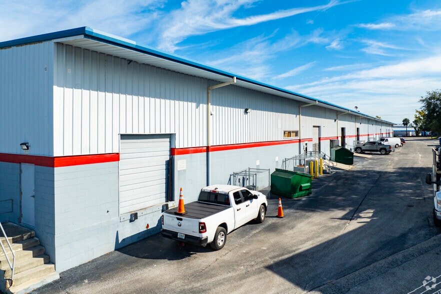 2604 Tampa East Blvd, Tampa, FL for lease - Building Photo - Image 3 of 10