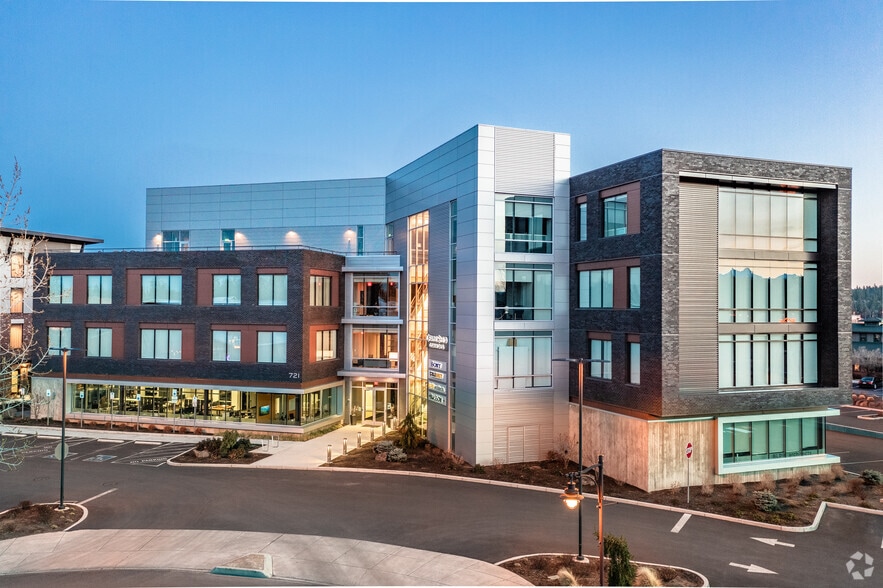 721 SW Industrial Way, Bend, OR for lease - Primary Photo - Image 1 of 9