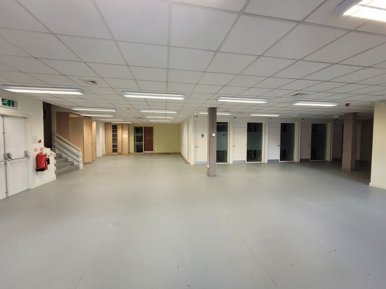 1 Gairbraid Av, Glasgow à louer - Photo du bâtiment - Image 2 de 2