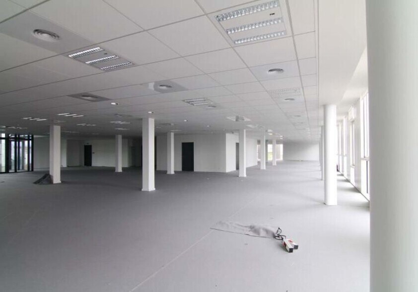 53 Avenue Paul Krüger, Villeurbanne for lease - Building Photo - Image 3 of 12