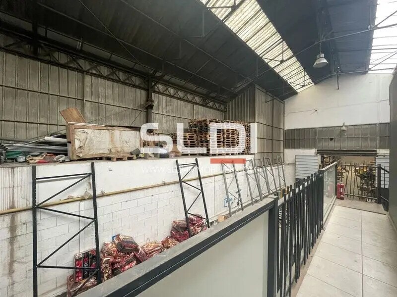 Flex dans Vénissieux à louer Photo du bâtiment- Image 1 de 7