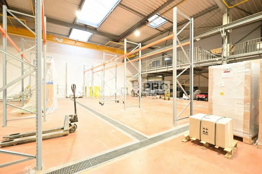 Bureau dans Bron à louer - Photo intérieure - Image 3 de 12