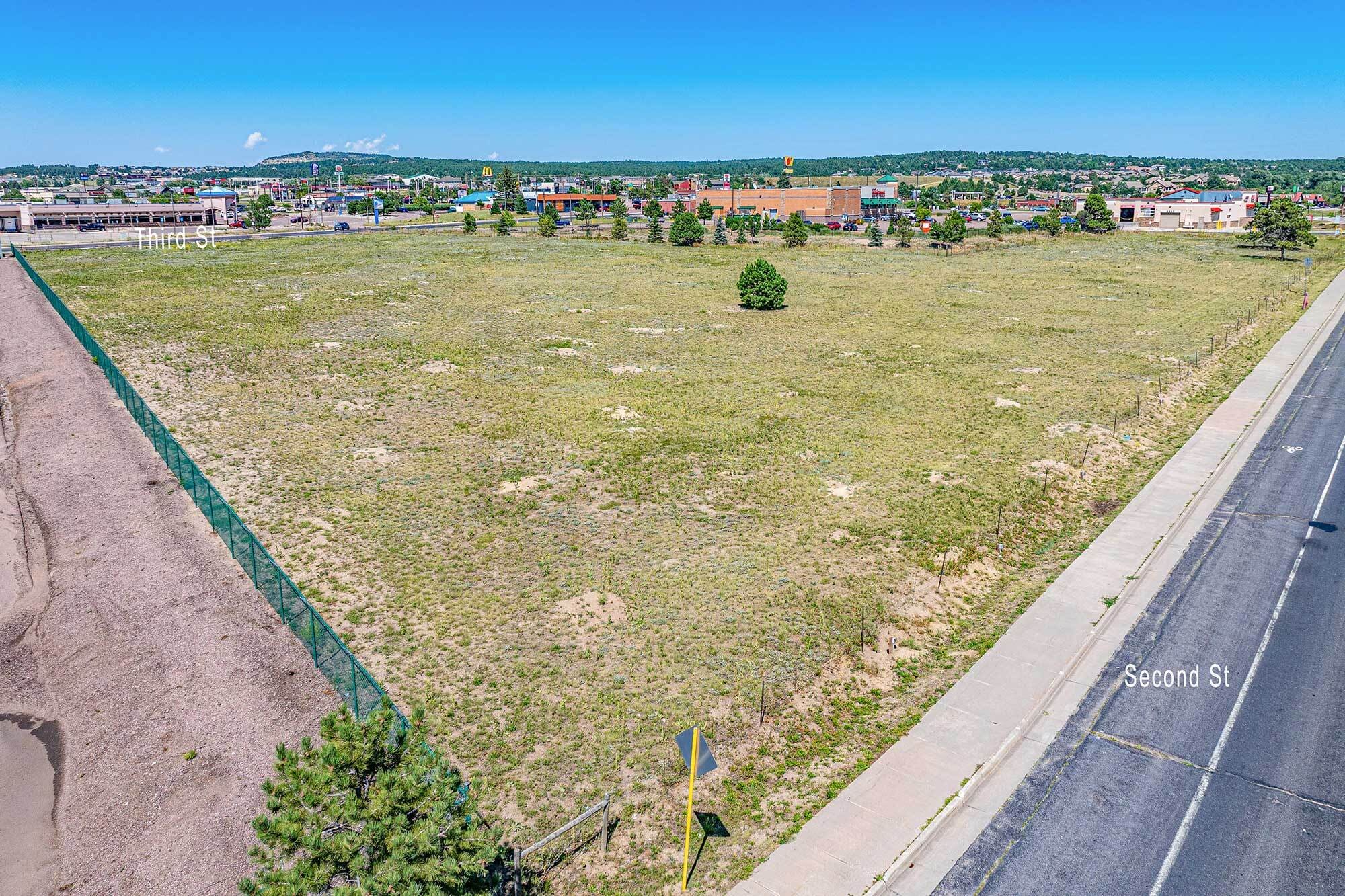 Monument Gateway Hwy 105/I-25 22.20 AC portefeuille de 2 propriétés à vendre sur LoopNet.ca Aérien- Image 1 de 5