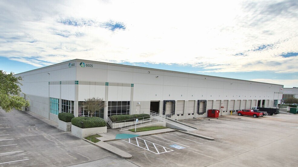 10333 Papalote St, Houston, TX à louer - Photo du bâtiment - Image 2 de 8