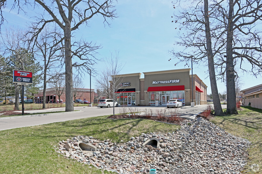 2049 W Grand River Ave, Okemos, MI for lease - Building Photo - Image 2 of 7