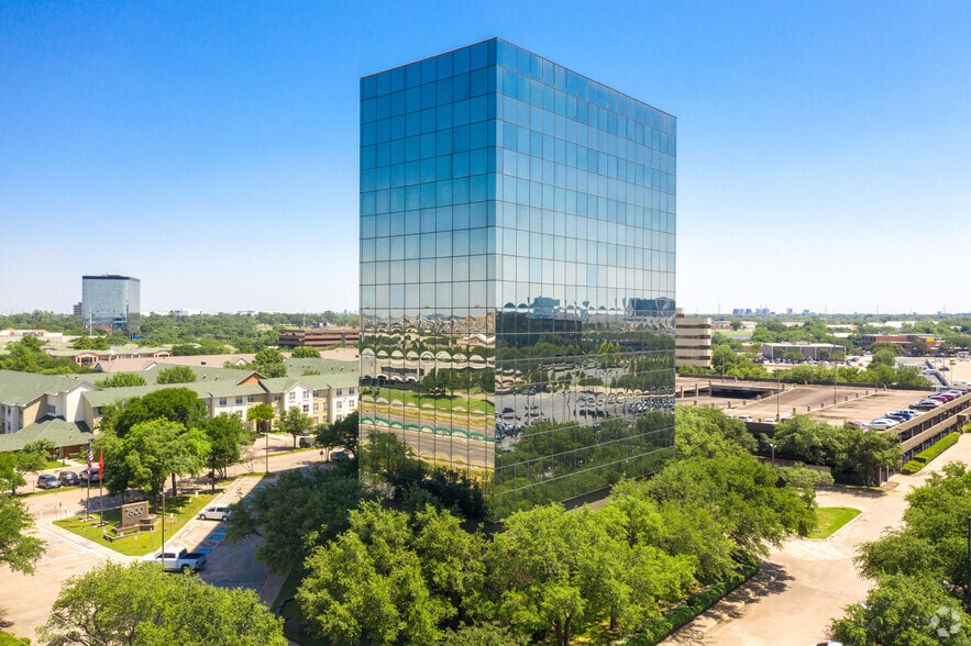 7800 N Stemmons Fwy, Dallas, TX for sale - Building Photo - Image 2 of 17