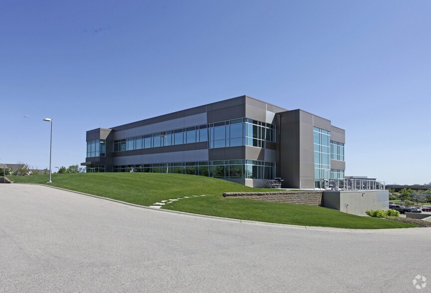 1240 Deming Way, Madison, WI for sale - Building Photo - Image 2 of 6