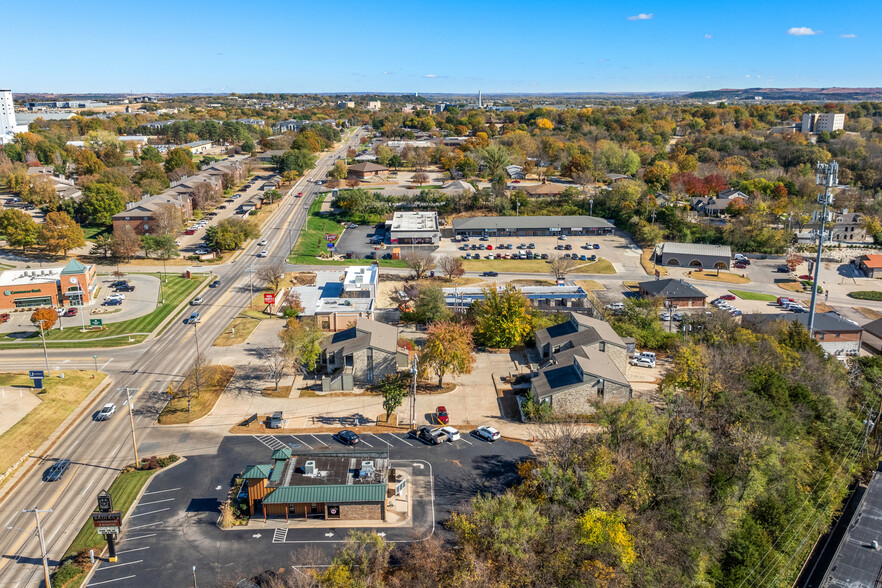 2801 Claflin Rd portefeuille de 3 propriétés à vendre sur LoopNet.ca - Photo du b timent - Image 3 de 65