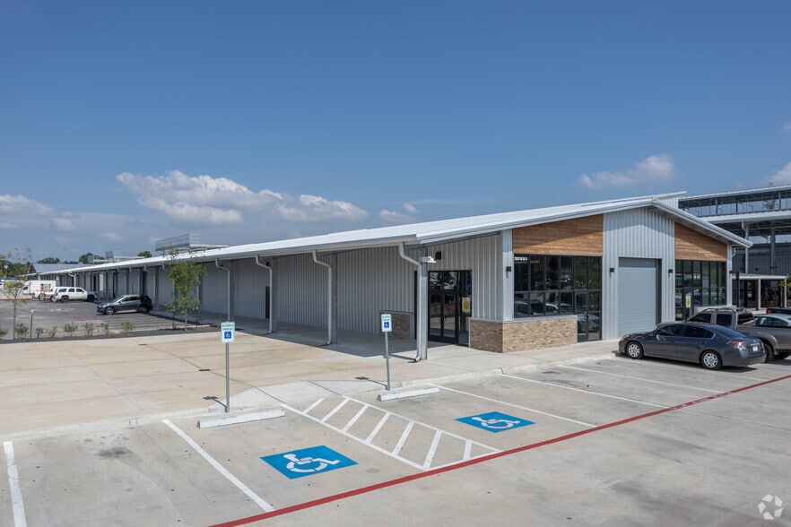 2520 Airline Dr, Houston, TX à louer - Photo du bâtiment - Image 2 de 10