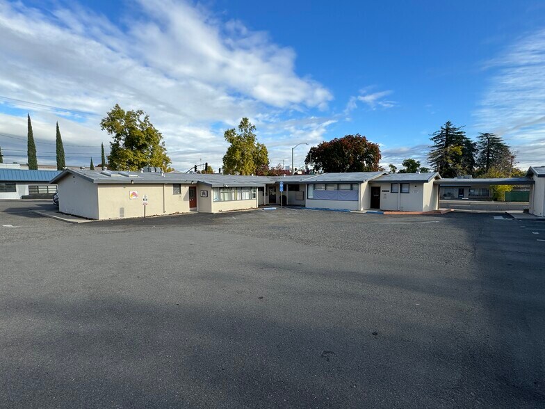 1300 Court St, Redding, CA à louer - Photo du bâtiment - Image 2 de 3