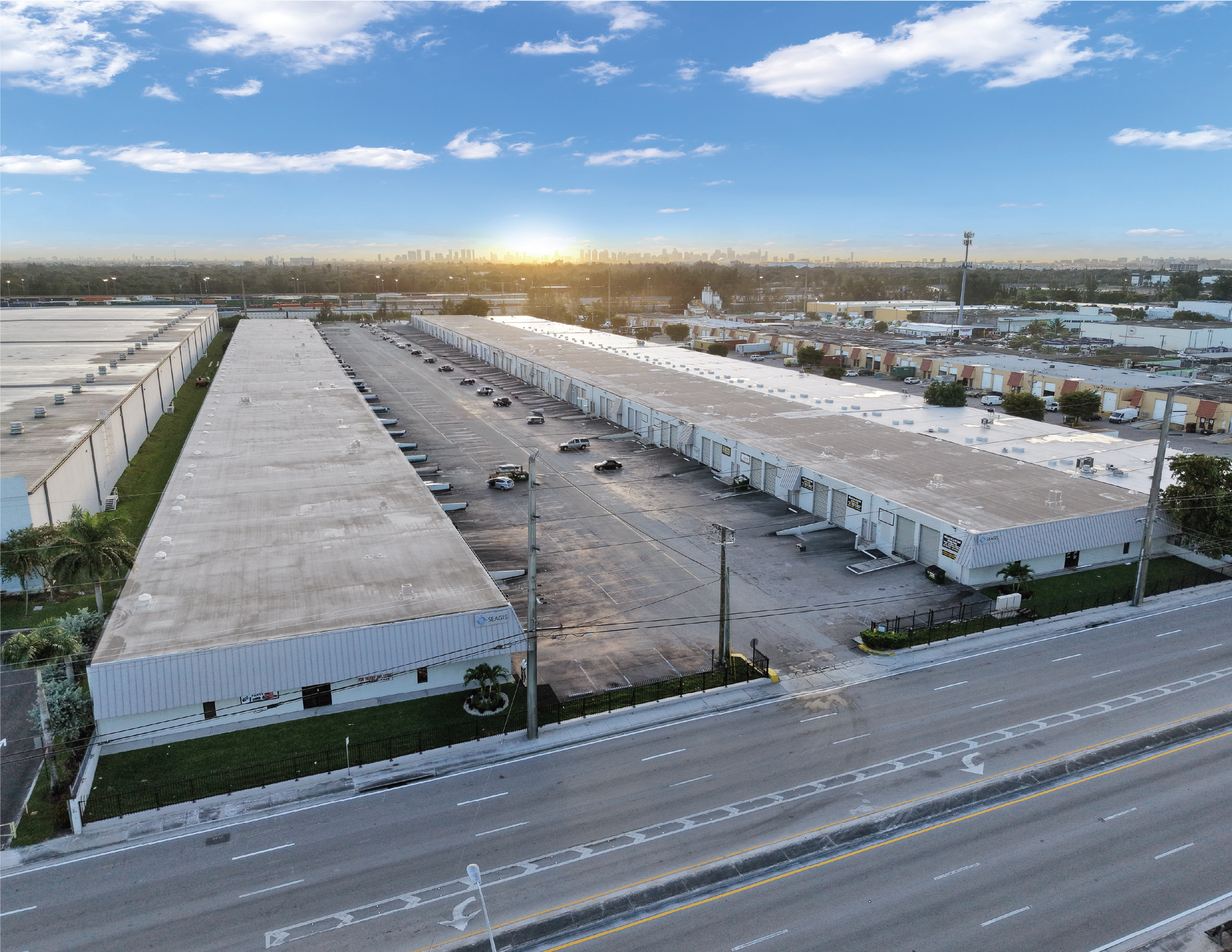 5501-5595 NW 72nd Ave, Miami, FL à louer Photo principale- Image 1 de 6