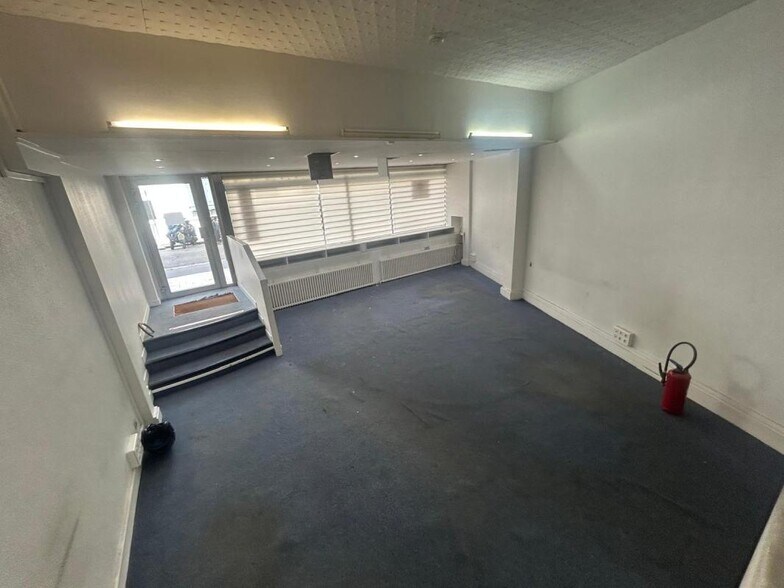 Rue De Presles, Paris for lease - Interior Photo - Image 3 of 6