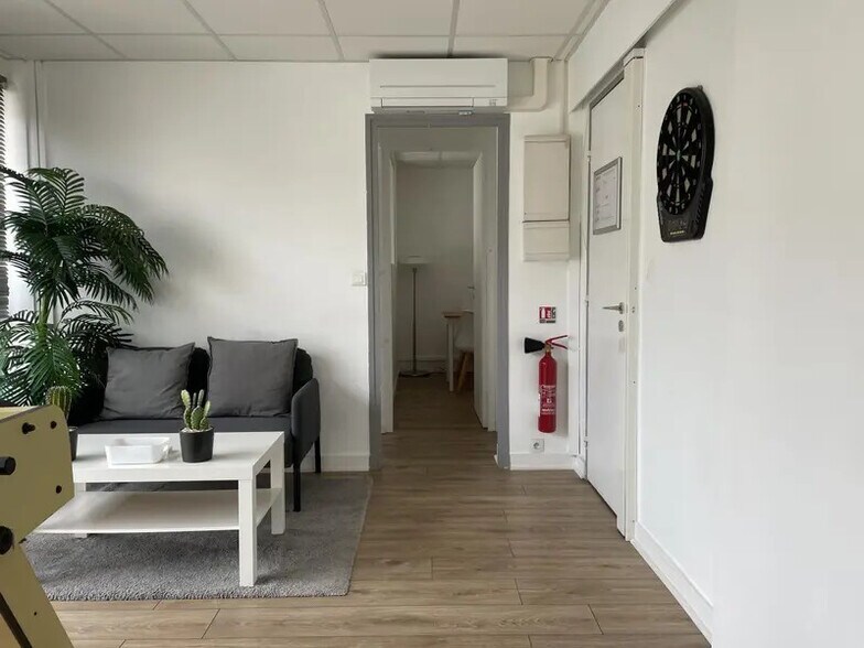 62-64 Rue Jean Jaurès, Puteaux à louer - Photo du bâtiment - Image 3 de 12