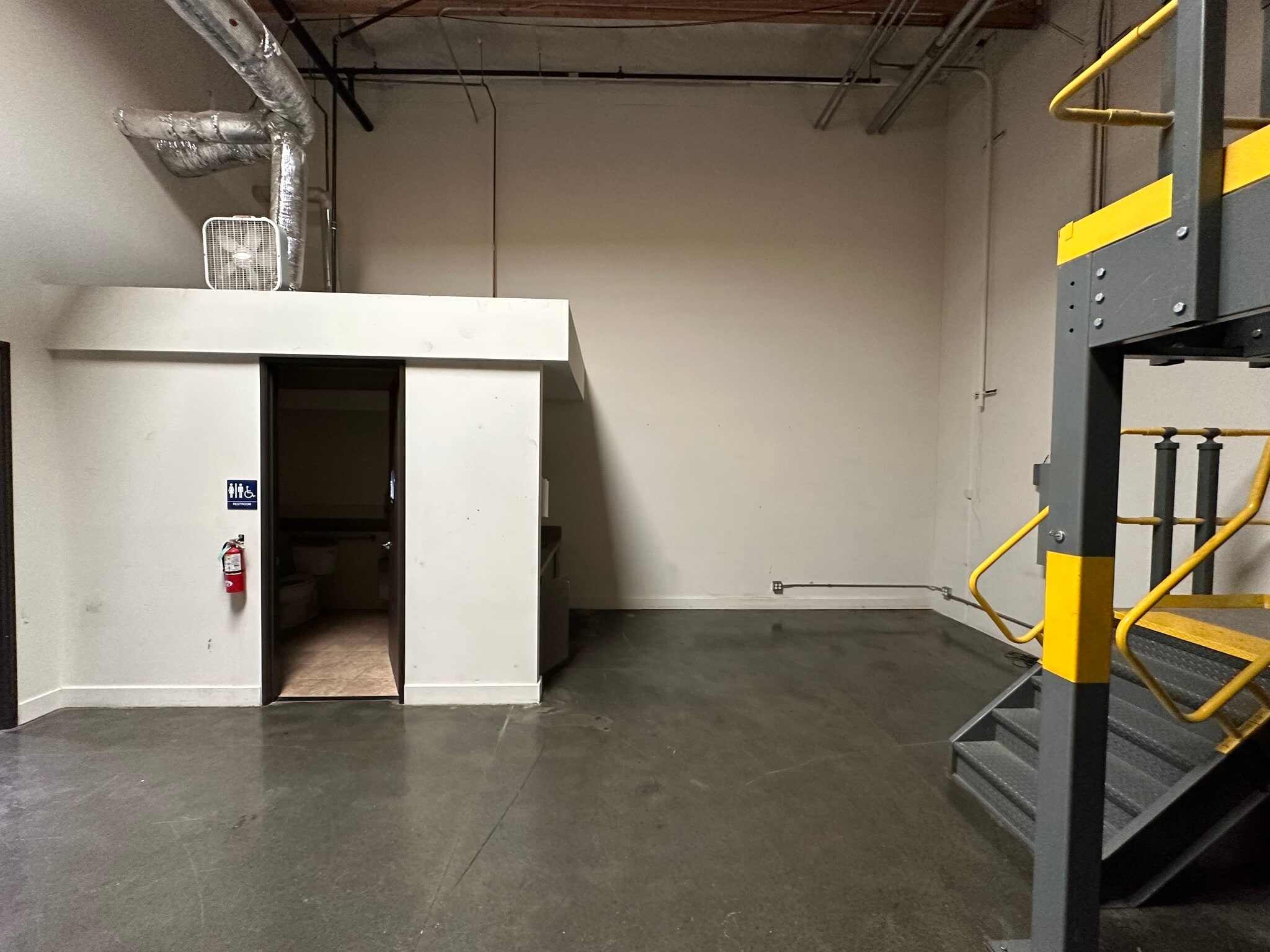 9027 Canoga Ave, Canoga Park, CA for lease Building Photo- Image 1 of 5