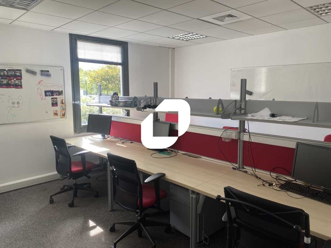 Office in Mérignac for lease Building Photo- Image 1 of 8