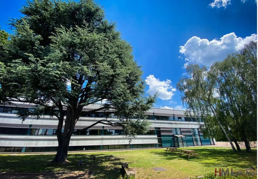 Bureau dans Sotteville-lès-Rouen à louer - Photo du bâtiment - Image 3 de 28