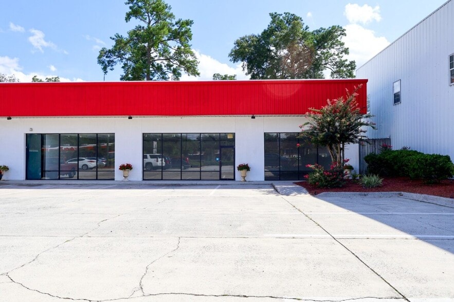 111 W Derenne Ave, Savannah, GA for lease - Building Photo - Image 2 of 5