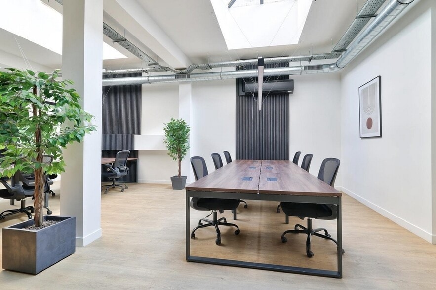 25 Rue De Picpus, Paris for lease - Interior Photo - Image 3 of 8