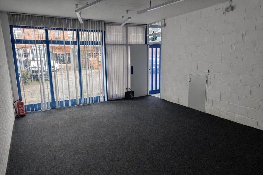 Acton Hill Mews, Londres à vendre - Photo du bâtiment - Image 3 de 5