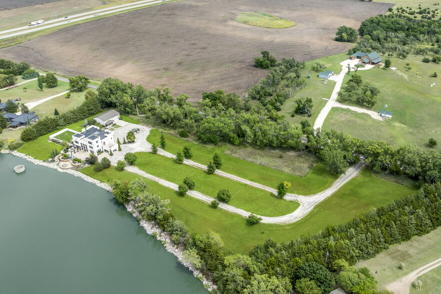 4122 186th Blvd, Russell, KS à vendre - Photo du bâtiment - Image 2 de 35