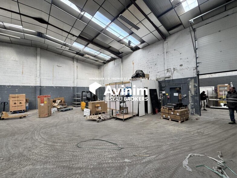 Industrial in Stains for lease - Interior Photo - Image 2 of 2