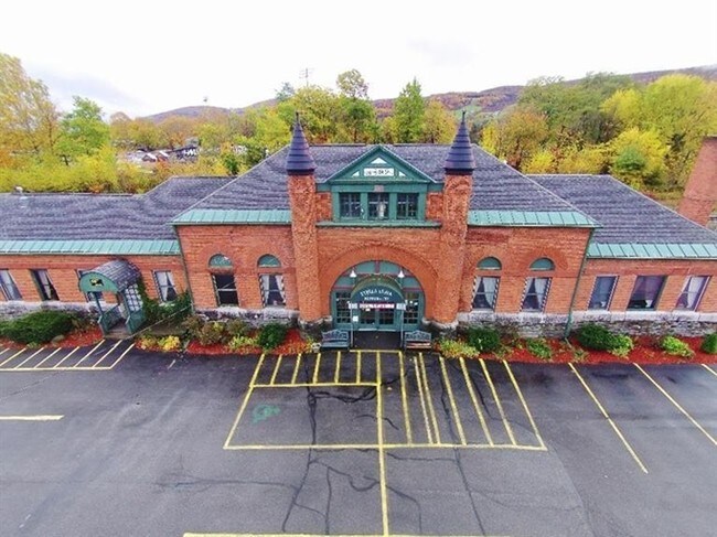 Plus de détails pour 58-60 Market St, Oneonta, NY - Commerce de détail à vendre