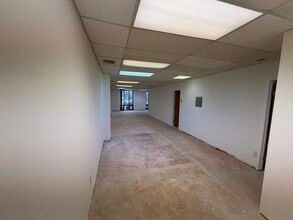 475 Main St, Farmingdale, NY à vendre Photo intérieure- Image 2 de 3