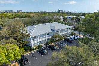 100 Village Square Crossings, Palm Beach Gardens, FL - Aerial  map view