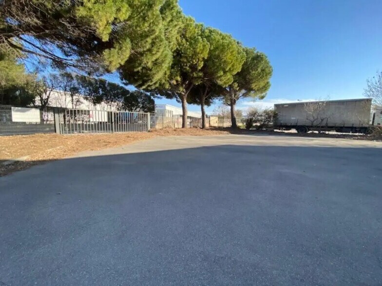 Bureau dans Marignane à louer - Photo du bâtiment - Image 3 de 8