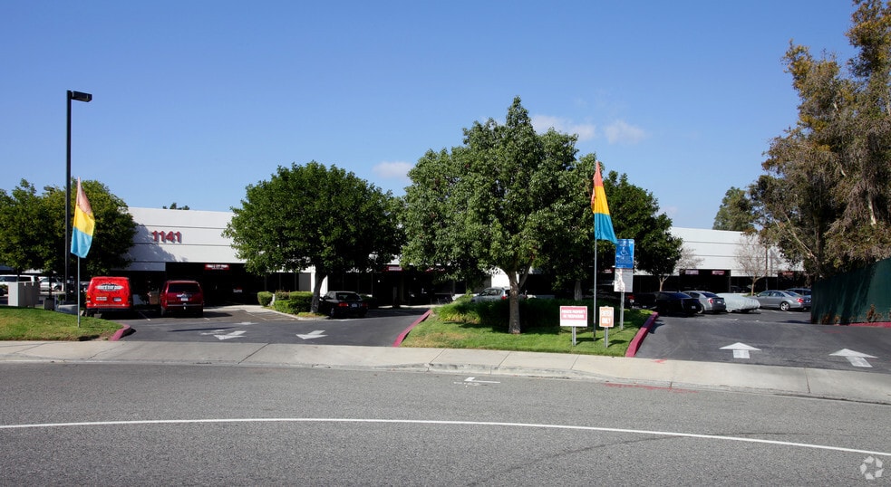 1141 W Pomona Rd, Corona, CA for lease - Building Photo - Image 2 of 5