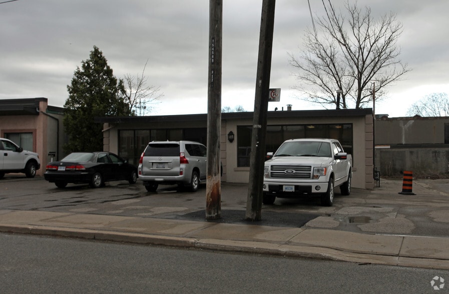17 Oakland Ave, Toronto, ON à louer - Photo du bâtiment - Image 2 de 2