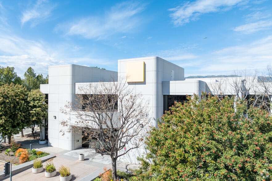 19809 Prairie St, Chatsworth, CA for lease - Building Photo - Image 2 of 2