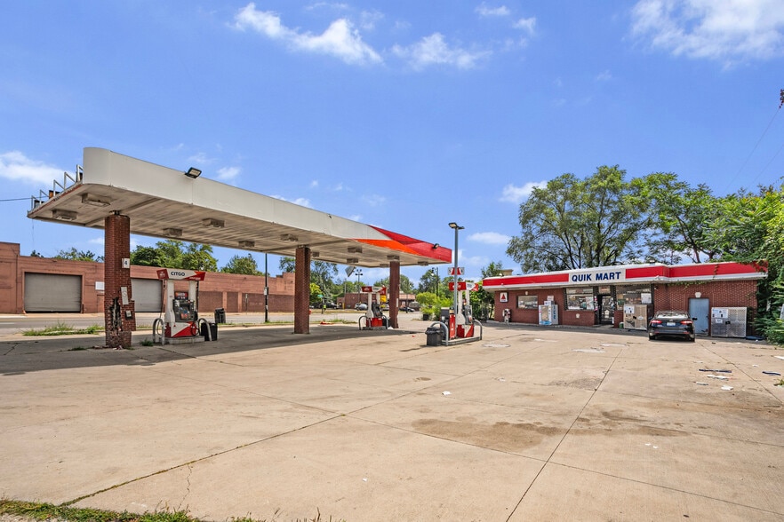 17537 Grand River Ave, Detroit, MI for sale - Building Photo - Image 3 of 12