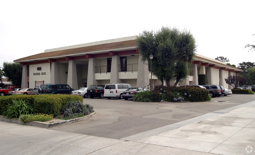 400 Mobil Ave, Camarillo, CA à louer - Photo du bâtiment - Image 1 de 8