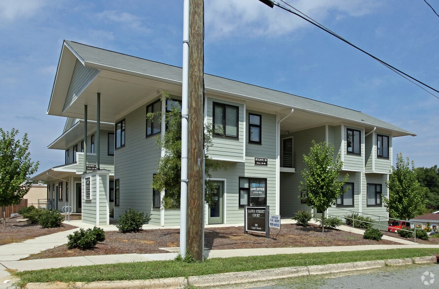 209 Lloyd Ave, Carrboro, NC à louer - Photo du bâtiment - Image 2 de 7
