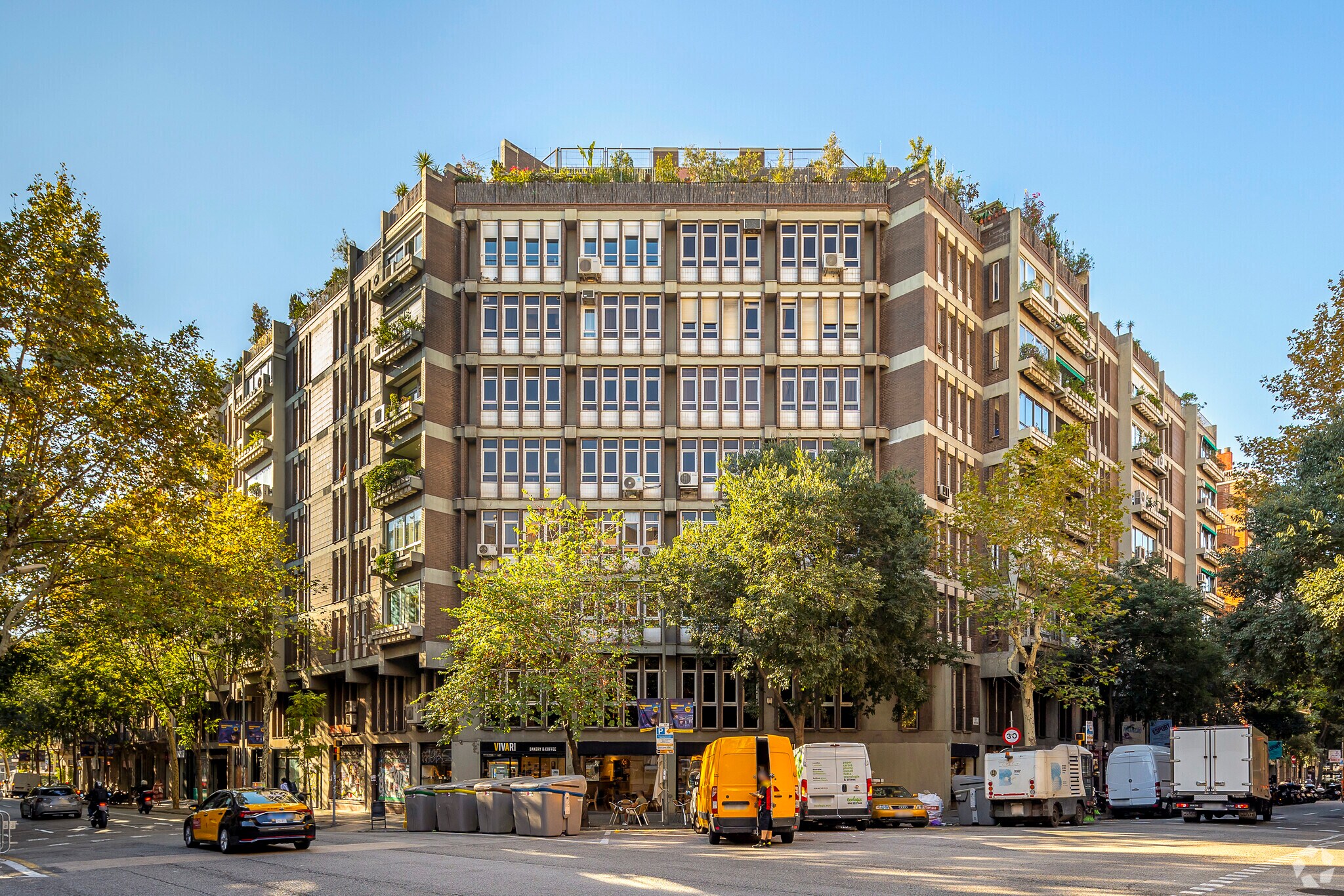 Office/Retail in Barcelona for lease Primary Photo- Image 1 of 3